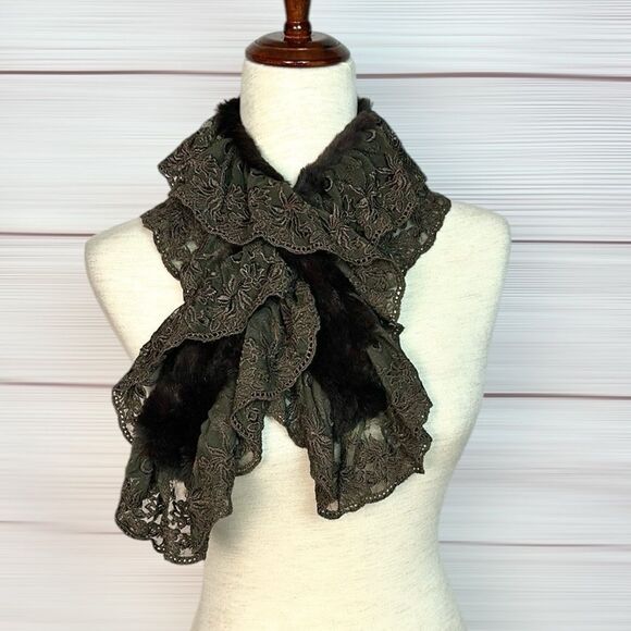 Linda Richards Luxury Lace and Rabbit Fur
Scarf Brown - Picture 1 of 9
